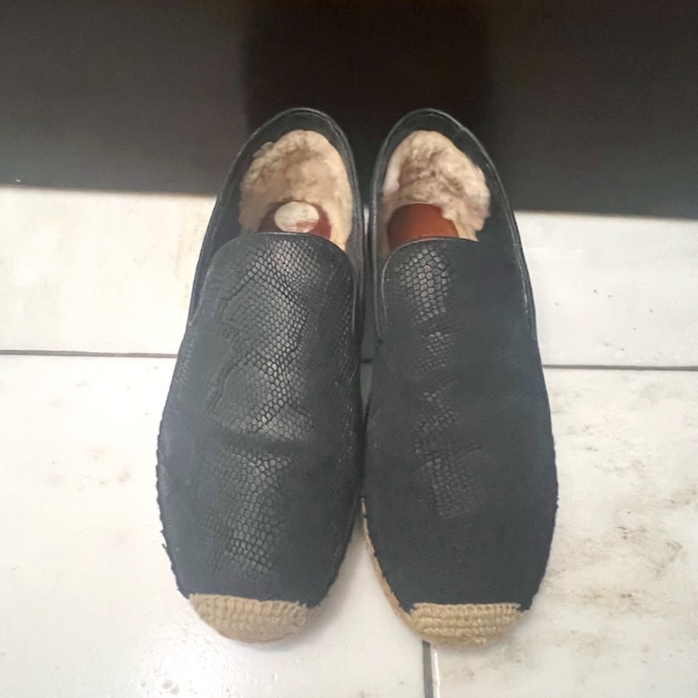 UGG SUEDE LEATHER ESPADRILLES, SIZE US 8, BLACK